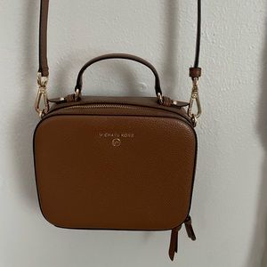 Michael kors crossbody